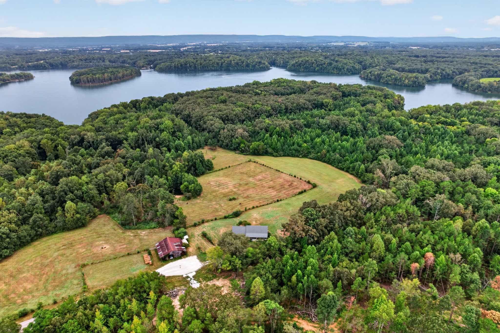 Photo 3 of Single family home for sale at 432 Meadowood Ln, Winchester, TN 37398 | MLS# 3596642 | Listing updated on 2026-09-21
