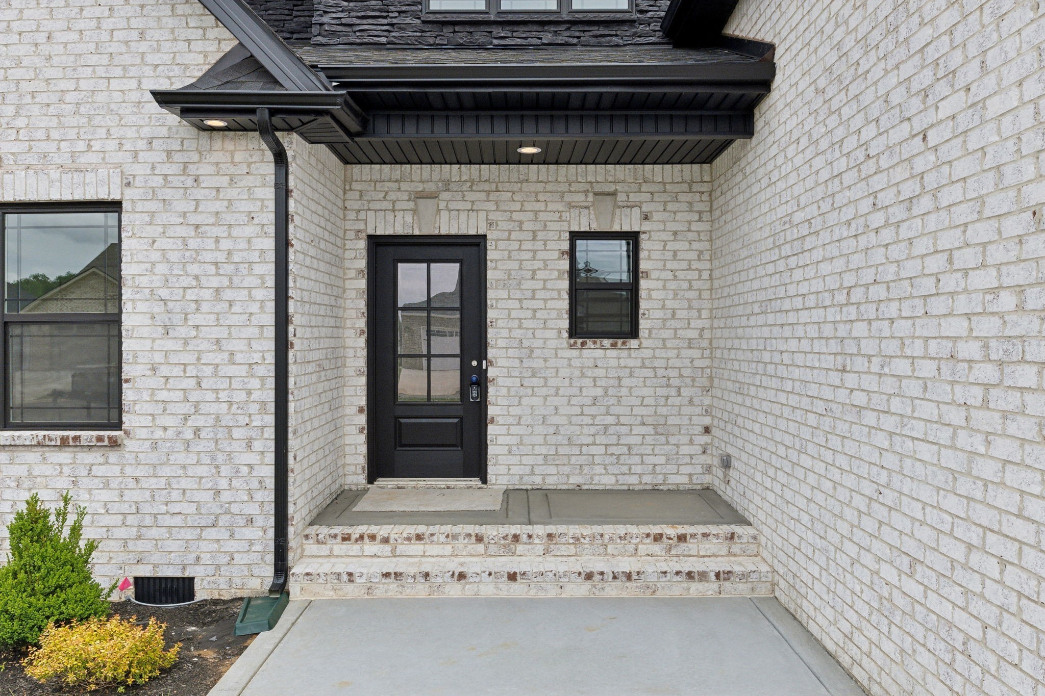 Photo 3 of Single family home for sale at 550 Foxglove Ln, Clarksville, TN 37043 | MLS# 3596918 | Listing updated on 2026-09-21