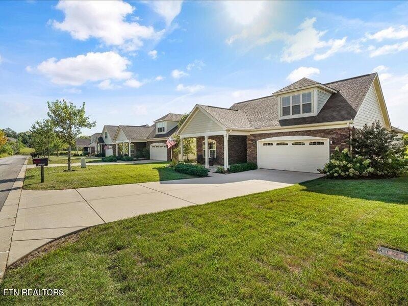 Photo 3 of Sale Pending at 923 Pryse Farm Blvd, Farragut, TN 37934 | MLS# 3596907 | Listing updated on 2026-09-21