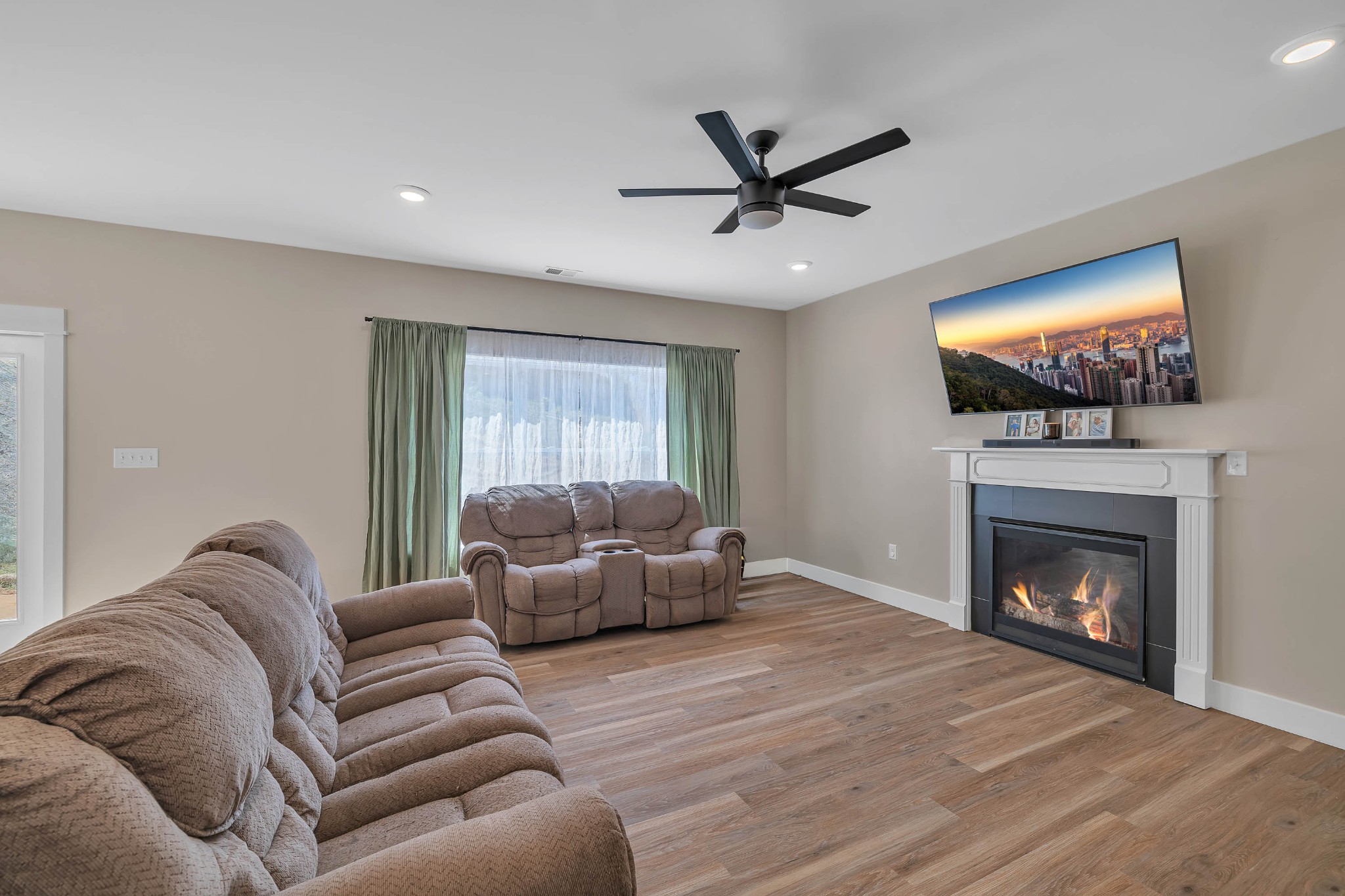 Photo 4 of Single family home for sale at 3963 Mountain Vista Rd, Knoxville, TN 37931 | MLS# 3596961 | Listing updated on 2026-09-21