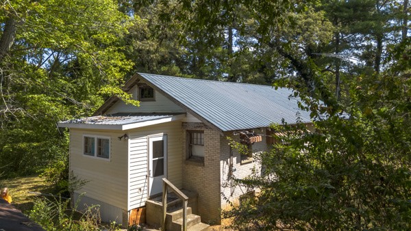 Photo 4 of Single family home for sale at 136 Dills Ln, Old Fort, TN 37362 | MLS# 3626322 | Listing updated on 2026-10-23