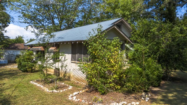 Photo 2 of Single family home for sale at 136 Dills Ln, Old Fort, TN 37362 | MLS# 3626322 | Listing updated on 2026-10-23