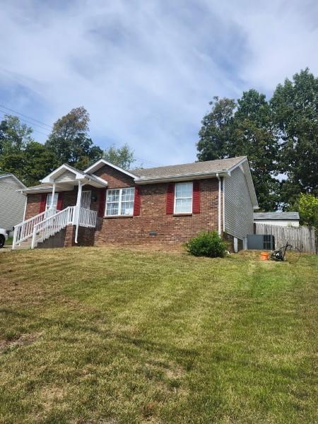 Photo 4 of Single family home for sale at 355 Donna Dr, Clarksville, TN 37042 | MLS# 3598494 | Listing updated on 2026-09-24