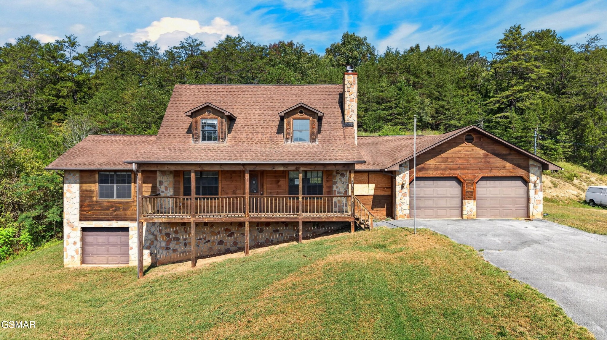 Photo 1 of Single family home for sale at 1032 Powder Springs Rd, Sevierville, TN 37876 | MLS# 3598510 | Listing updated on 2026-09-24