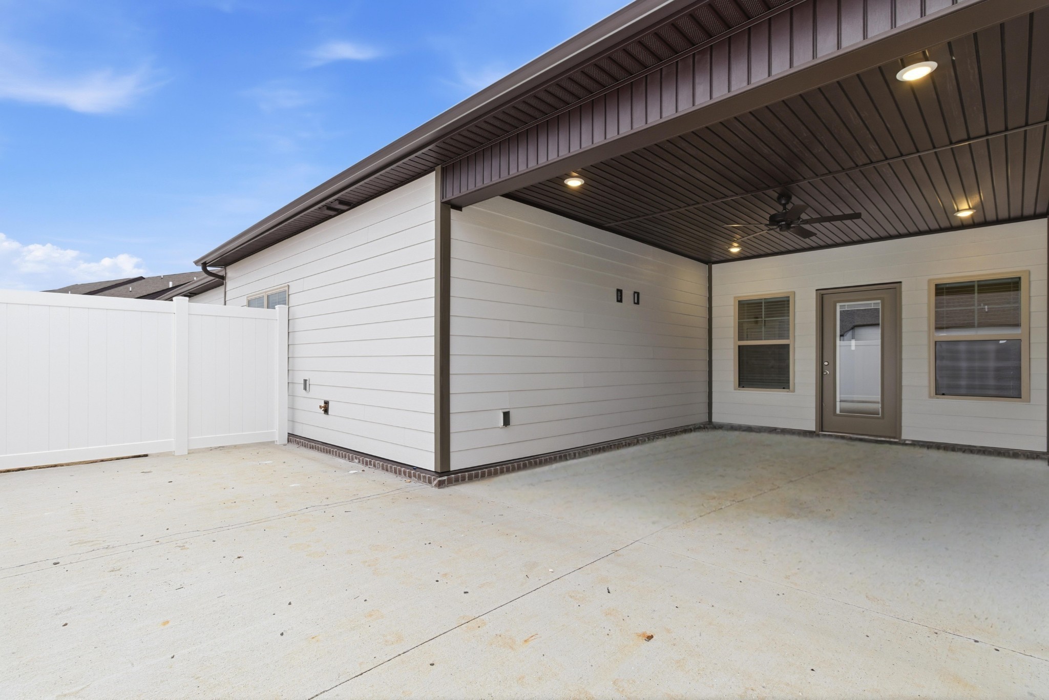 Photo 3 of Sale Pending at 1436 Suzanne Dr, Murfreesboro, TN 37128 | MLS# 3598827 | Listing updated on 2026-09-24