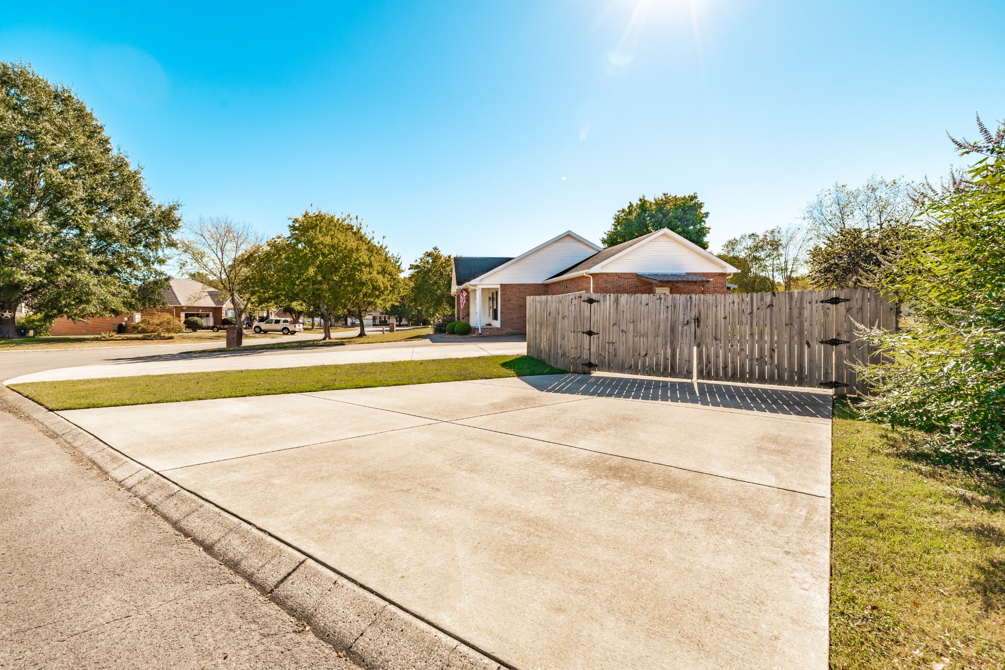 Photo 3 of Single family home for sale at 583 Cottonwood Dr, Gallatin, TN 37066 | MLS# 3603476 | Listing updated on 2026-10-07