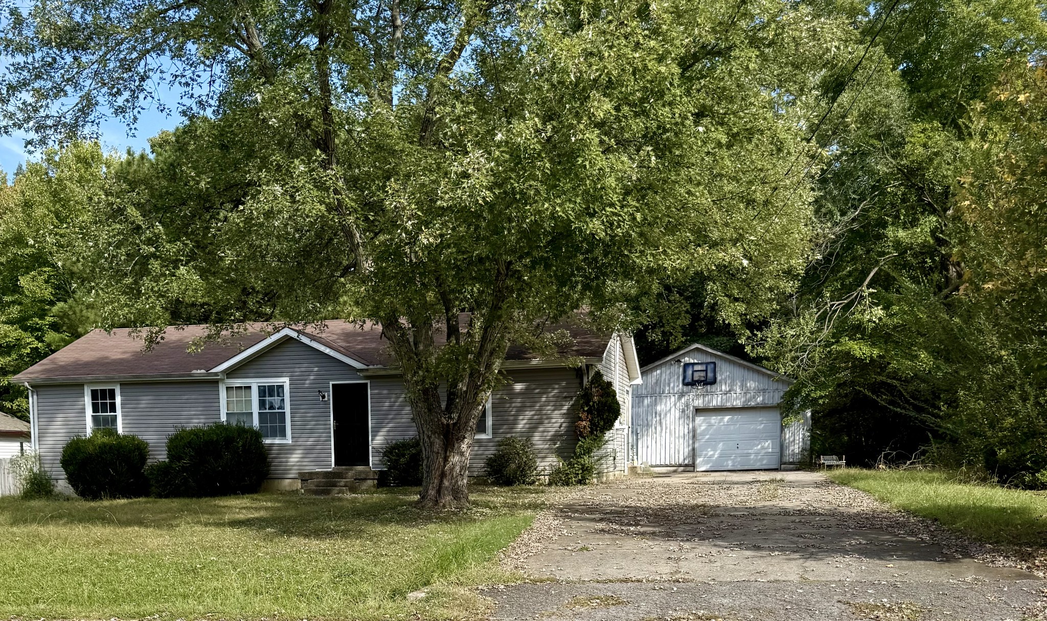 Photo 1 of Single family home for sale at 535 Roselawn Dr, Clarksville, TN 37042 | MLS# 3613216 | Listing updated on 2026-10-08