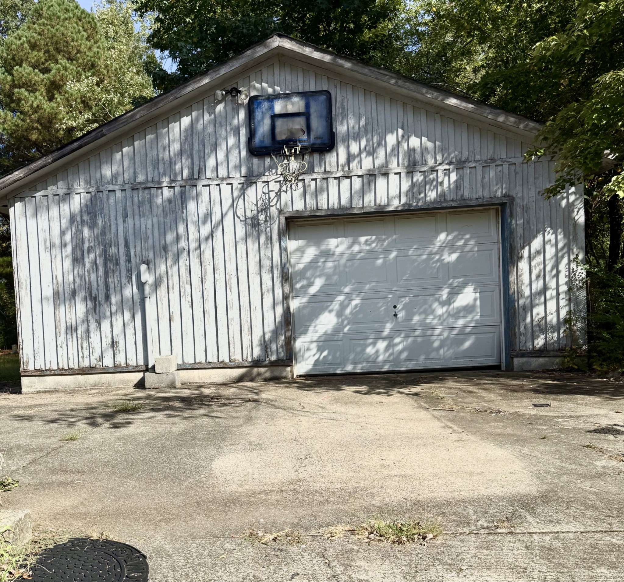 Photo 2 of Single family home for sale at 535 Roselawn Dr, Clarksville, TN 37042 | MLS# 3613216 | Listing updated on 2026-10-08