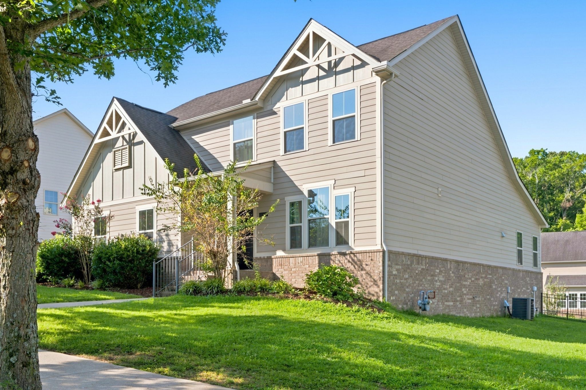 Photo 2 of Single family home for sale at 8010 Brookpark Ave, Franklin, TN 37064 | MLS# 3620775 | Listing updated on 2026-10-24