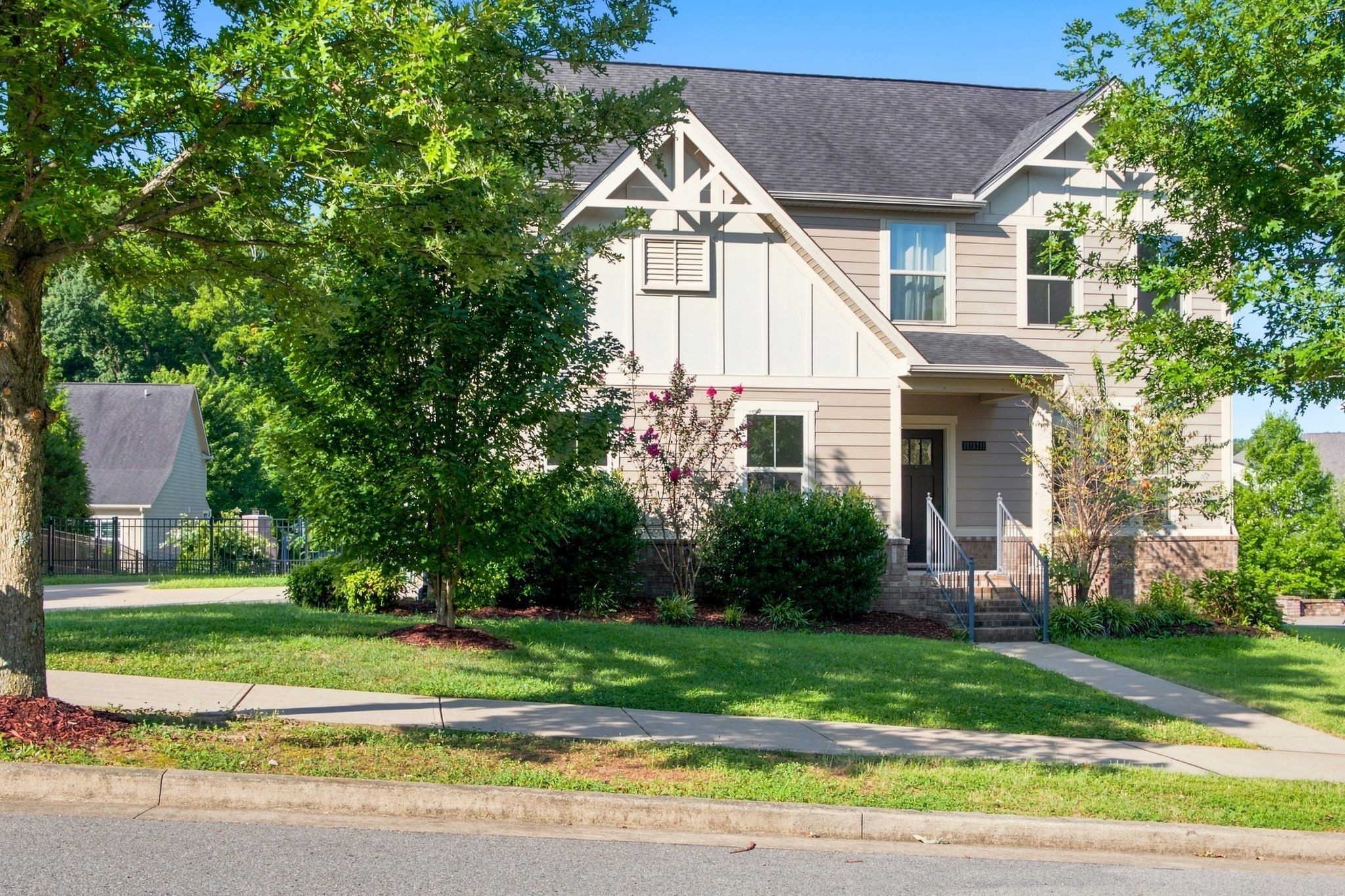 Photo 1 of Single family home for sale at 8010 Brookpark Ave, Franklin, TN 37064 | MLS# 3620775 | Listing updated on 2026-10-24