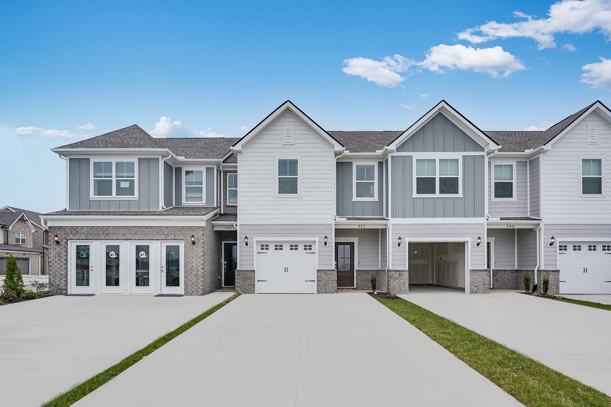 Photo 2 of Sale Pending at 102 Bullpen Ct #B, Clarksville, TN 37042 | MLS# 3620839 | Listing updated on 2026-10-15