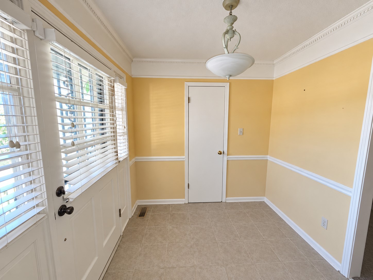 Photo 1 of Single family home for sale at 112 Whitfield Dr, Jackson, TN 38305 | MLS# 3626267 | Listing updated on 2026-10-24