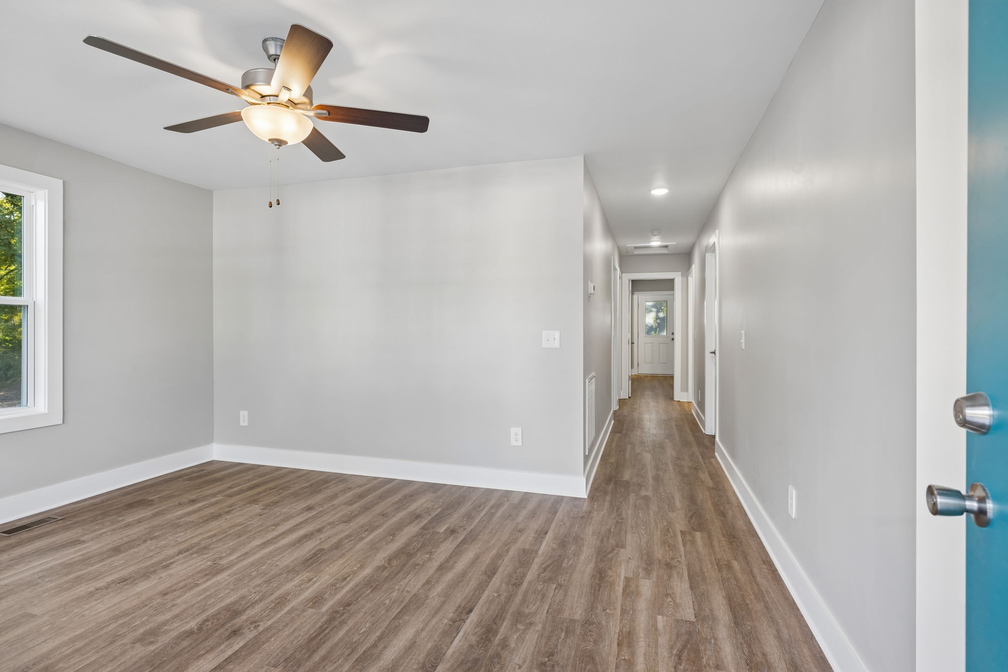 Photo 4 of Single family home for sale at 812 Woodside St, Columbia, TN 38401 | MLS# 3626332 | Listing updated on 2026-10-23