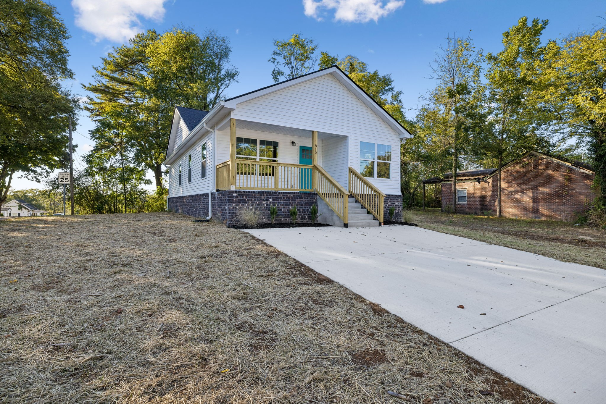 Photo 2 of Single family home for sale at 812 Woodside St, Columbia, TN 38401 | MLS# 3626332 | Listing updated on 2026-10-23