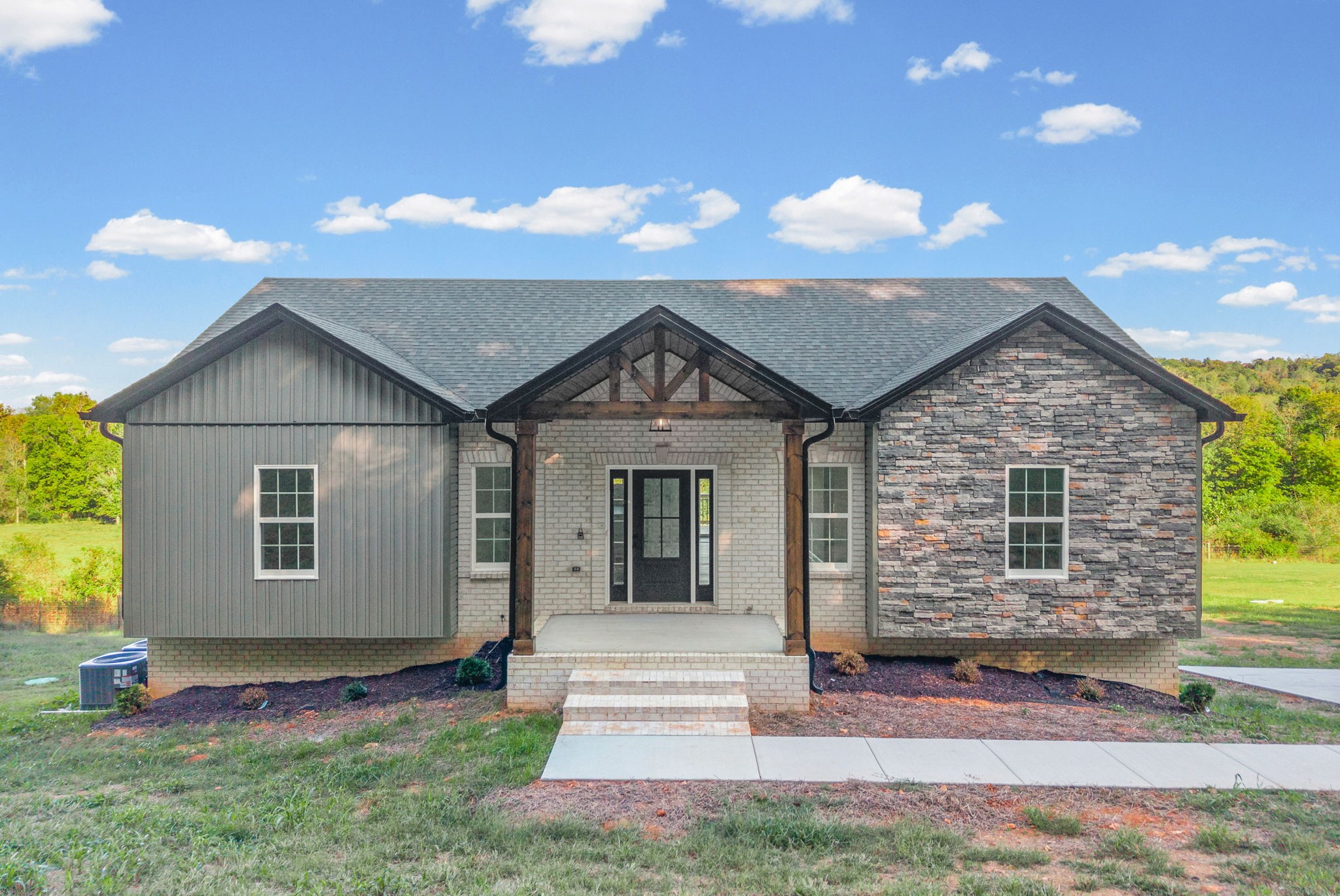 Photo 1 of Single family home for sale at 476 Buckeye Rd, Cumberland City, TN 37050 | MLS# 3626626 | Listing updated on 2026-10-25