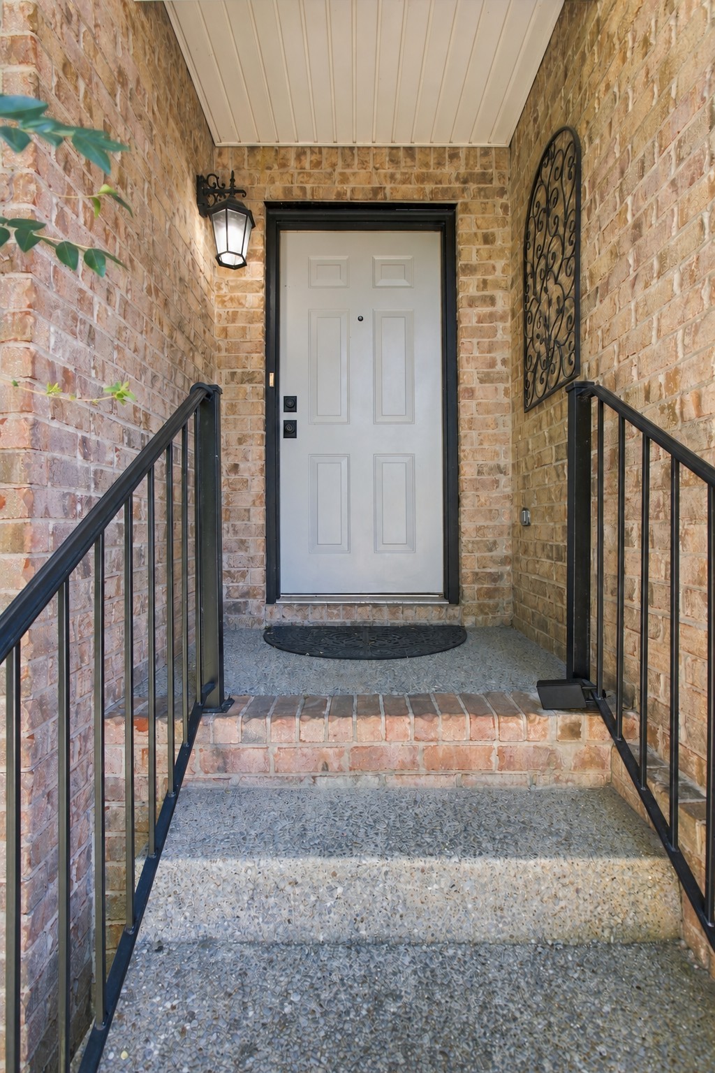 Photo 2 of Single family home for sale at 2300 Broadview Dr, Nashville, TN 37217 | MLS# 3626729 | Listing updated on 2026-10-26