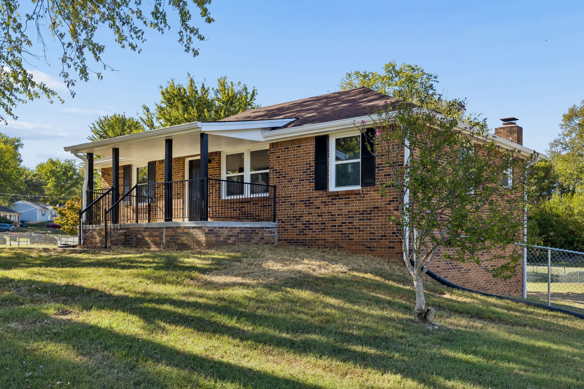Photo 2 of Single family home for sale at 239 Raintree Dr, Clarksville, TN 37042 | MLS# 3626264 | Listing updated on 2026-10-23
