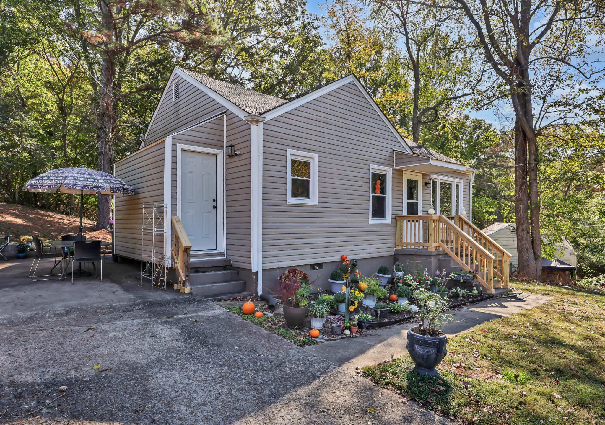 Photo 2 of Single family home for sale at 1005 Swift Dr, Clarksville, TN 37040 | MLS# 3626551 | Listing updated on 2026-10-26