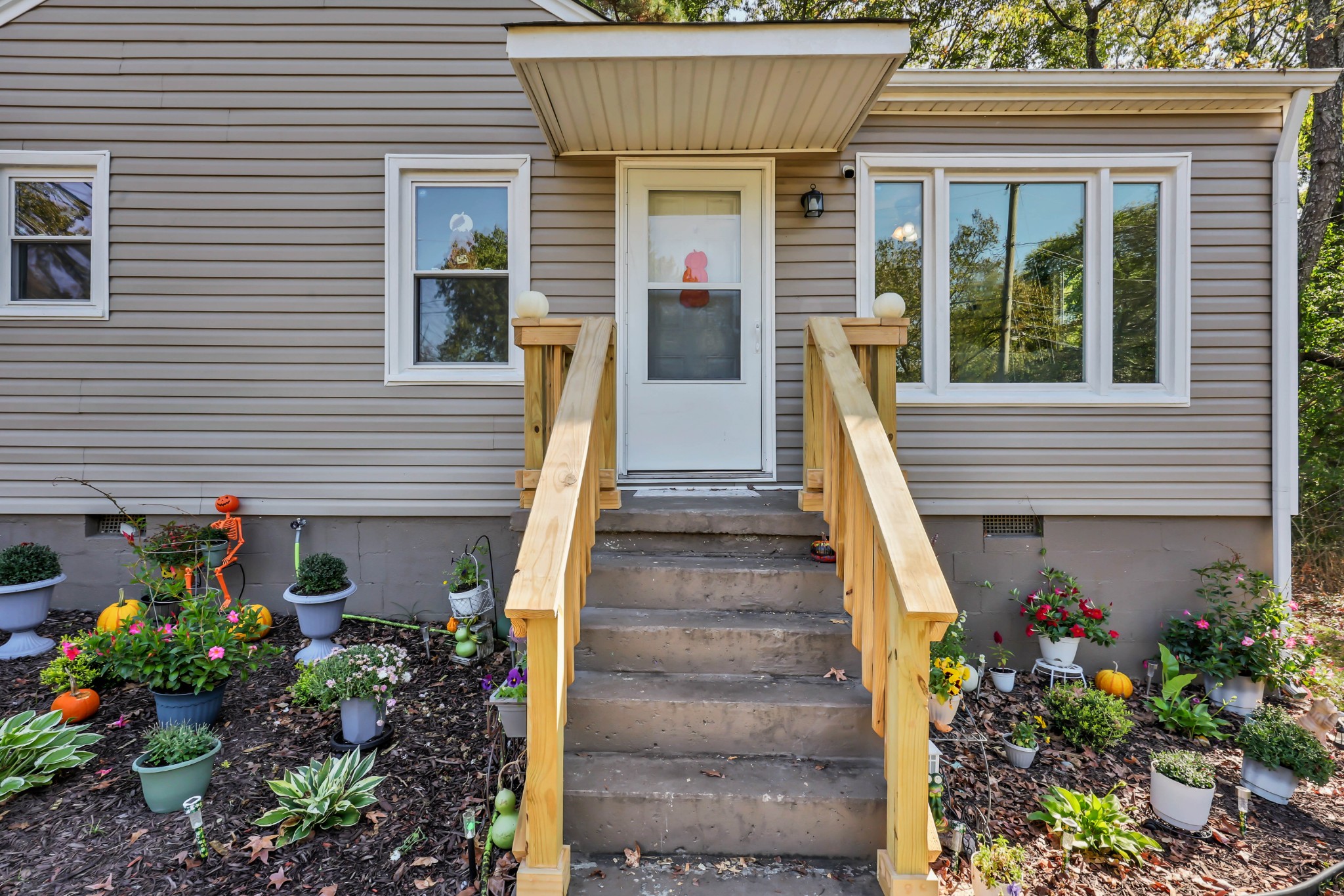 Photo 3 of Single family home for sale at 1005 Swift Dr, Clarksville, TN 37040 | MLS# 3626551 | Listing updated on 2026-10-26