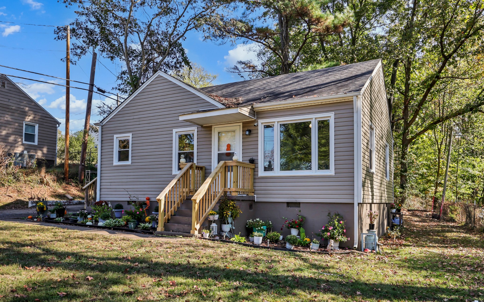 Photo 1 of Single family home for sale at 1005 Swift Dr, Clarksville, TN 37040 | MLS# 3626551 | Listing updated on 2026-10-26
