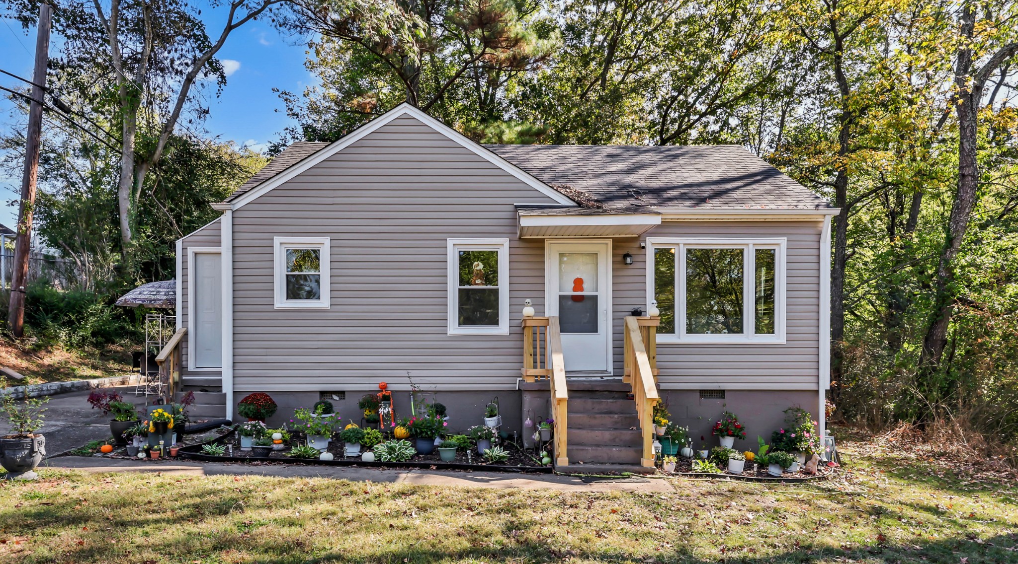 Photo 1 of Single family home for sale at 1005 Swift Dr, Clarksville, TN 37040 | MLS# 3626551 | Listing updated on 2026-10-26