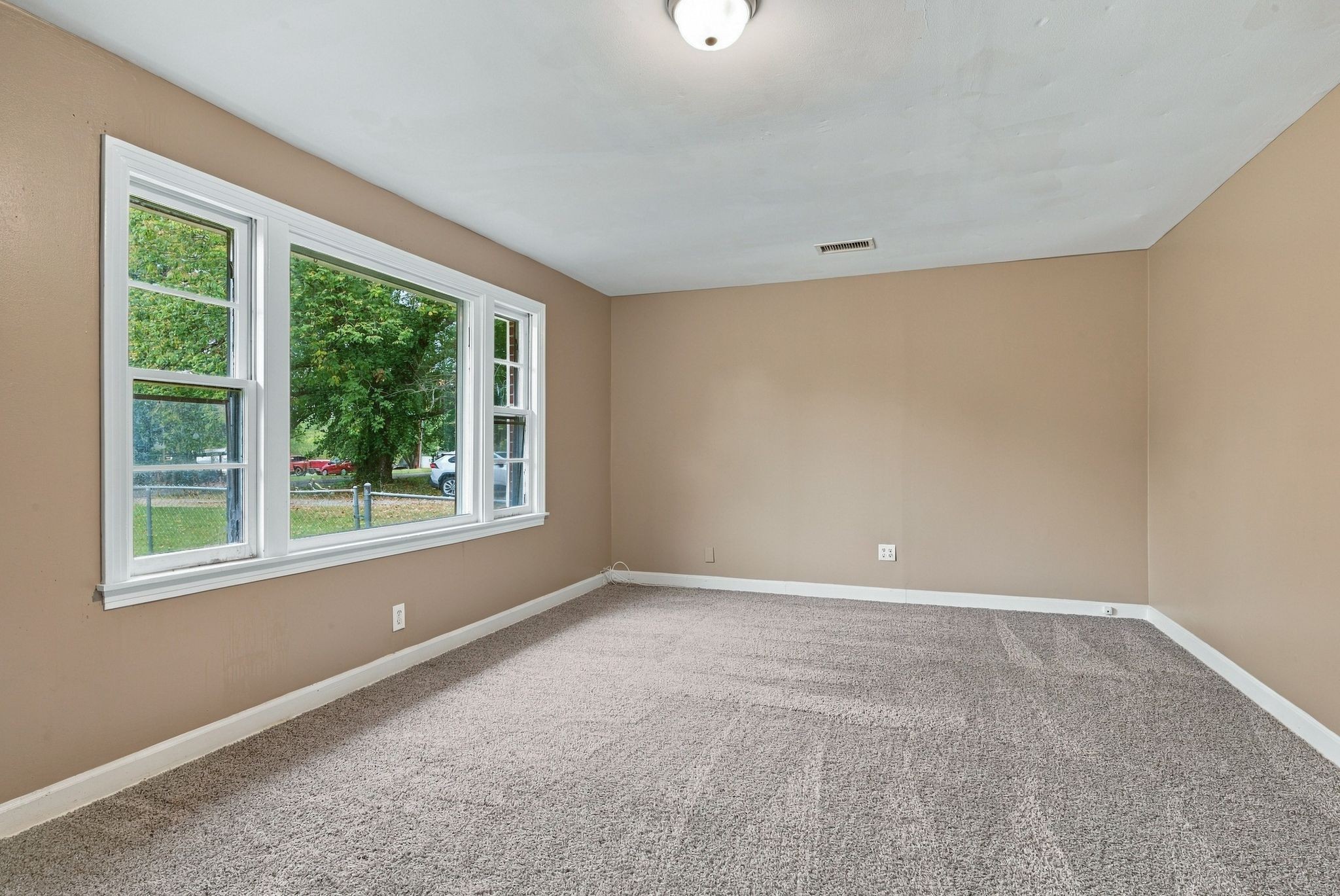 Photo 2 of Single family home for sale at 9904 Old Hwy 46, Bon Aqua, TN 37025 | MLS# 3626519 | Listing updated on 2026-10-24