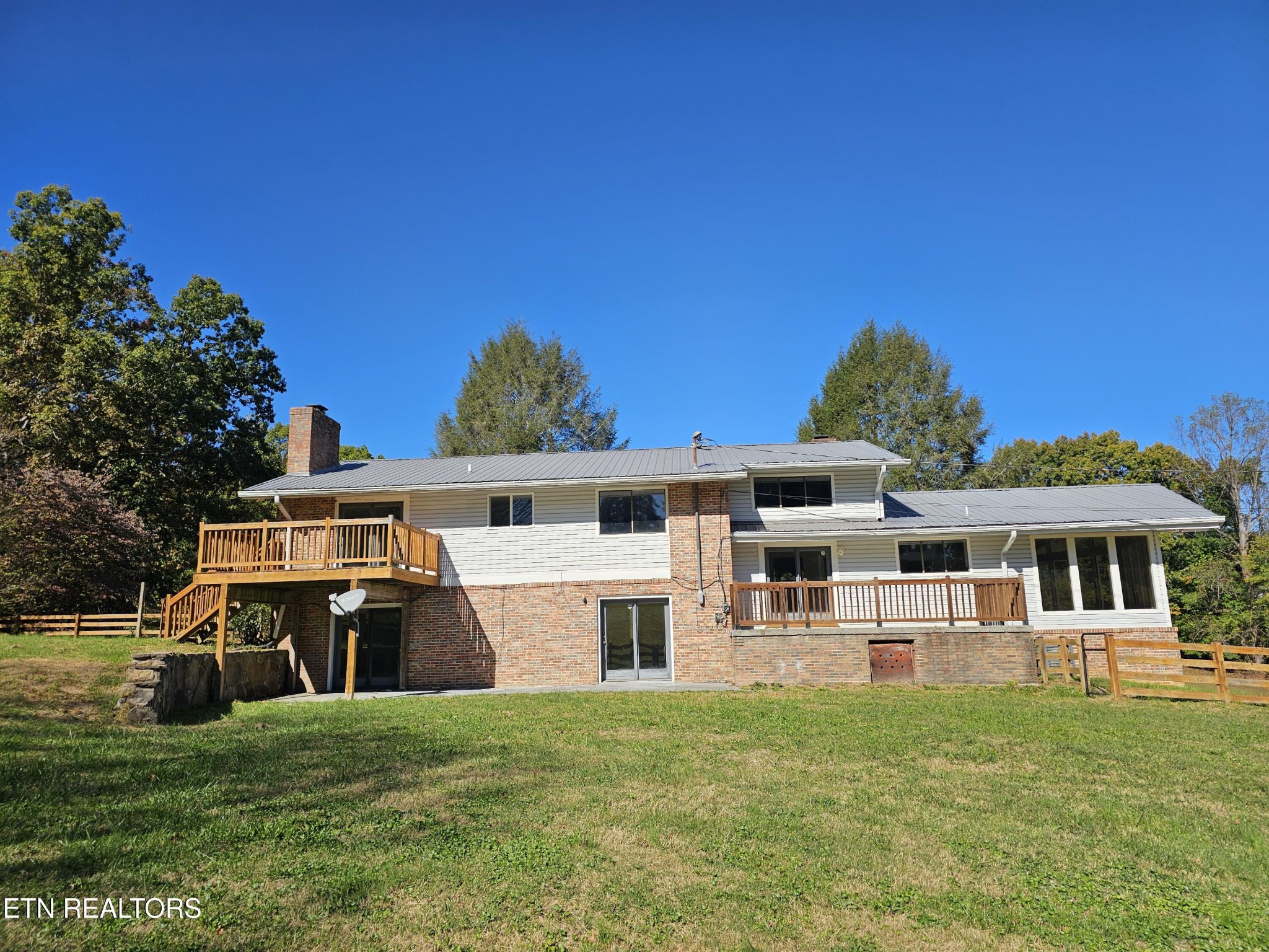 Photo 4 of Single family home for sale at 229 Mcneeley Dr, La Follette, TN 37766 | MLS# 3626560 | Listing updated on 2026-10-25