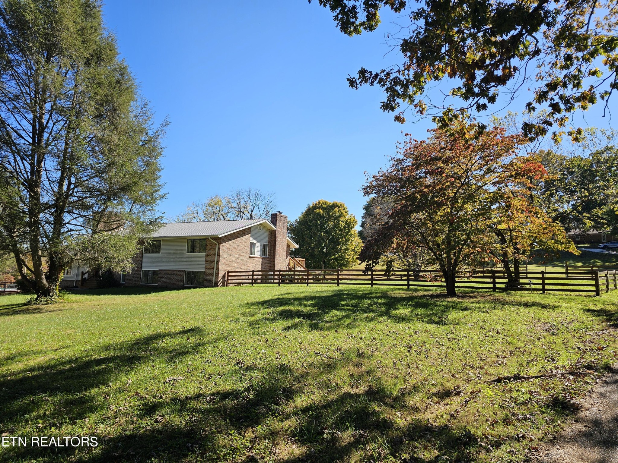 Photo 2 of Single family home for sale at 229 Mcneeley Dr, La Follette, TN 37766 | MLS# 3626560 | Listing updated on 2026-10-25
