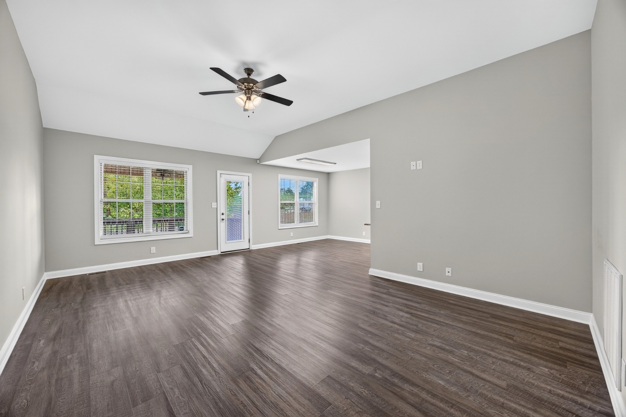 Photo 3 of Single family home for sale at 626 Snowshoe Ln, Clarksville, TN 37040 | MLS# 3626605 | Listing updated on 2026-10-26